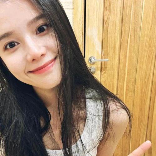 用明星照片做头像违法,明星照片头像使用法律边界探讨