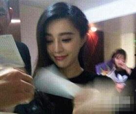 路人抓拍明星视频,路人抓拍瞬间成焦点