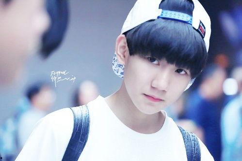 王源吃瓜新闻视频大全下载,盘点明星日常趣味瞬间