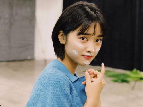 明星初恋都是谁,那些青涩岁月里的心动瞬间