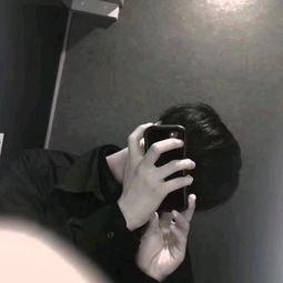 男生网红霸气照片挡脸,神秘面纱下的帅气男生