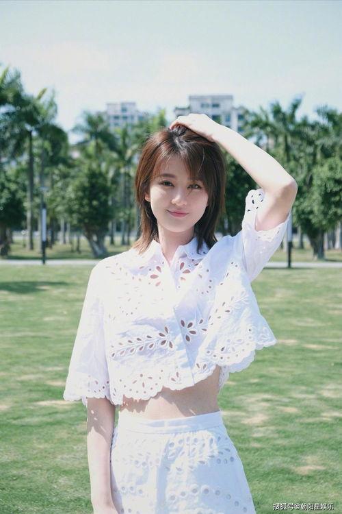 瓜老师仿妆紫菀,还原自然美，演绎时尚新篇章